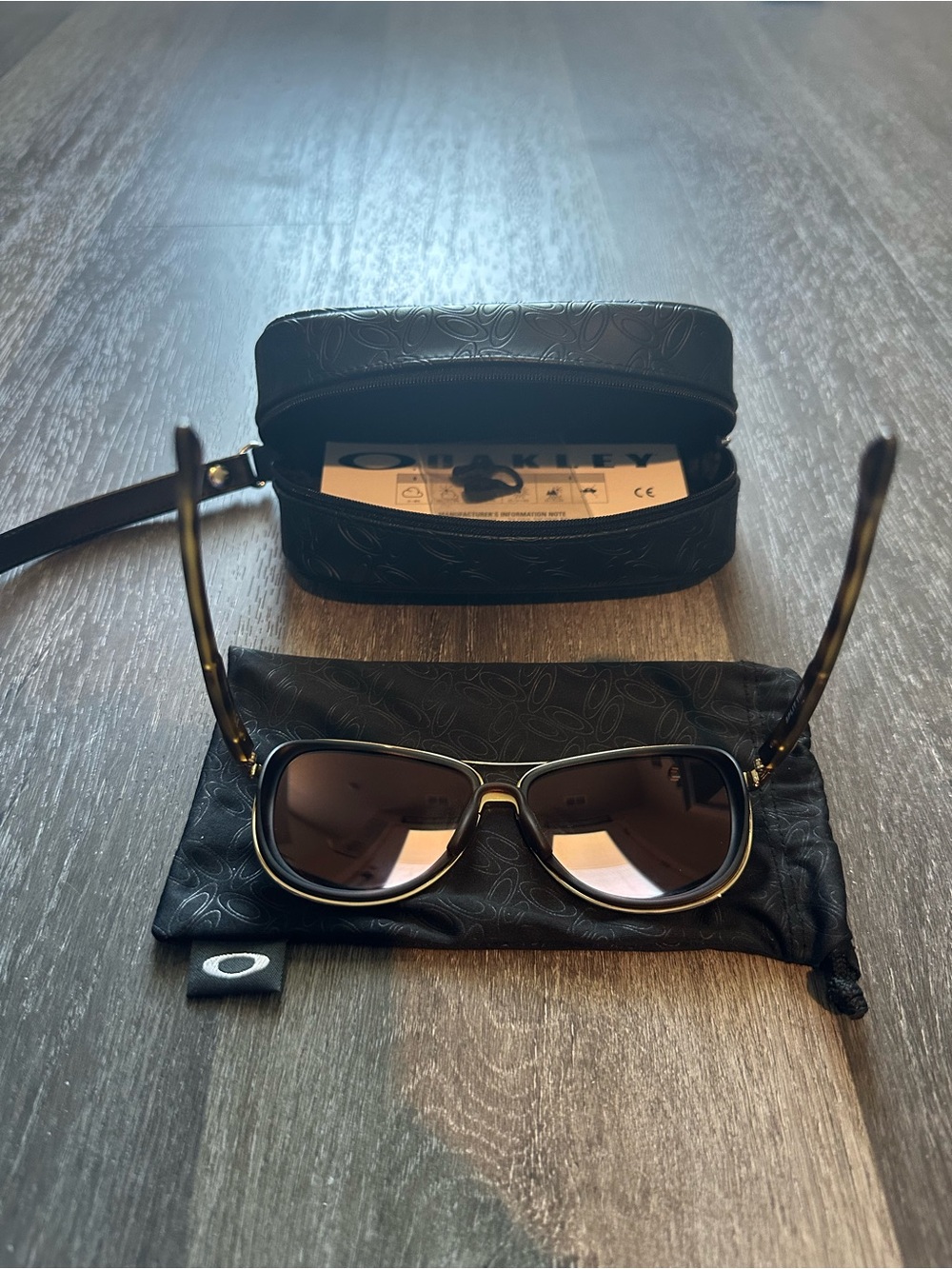 Oakley Split Time Aviator Sunglasses with Mirrored Brown Lenses - Picture 4 of 7